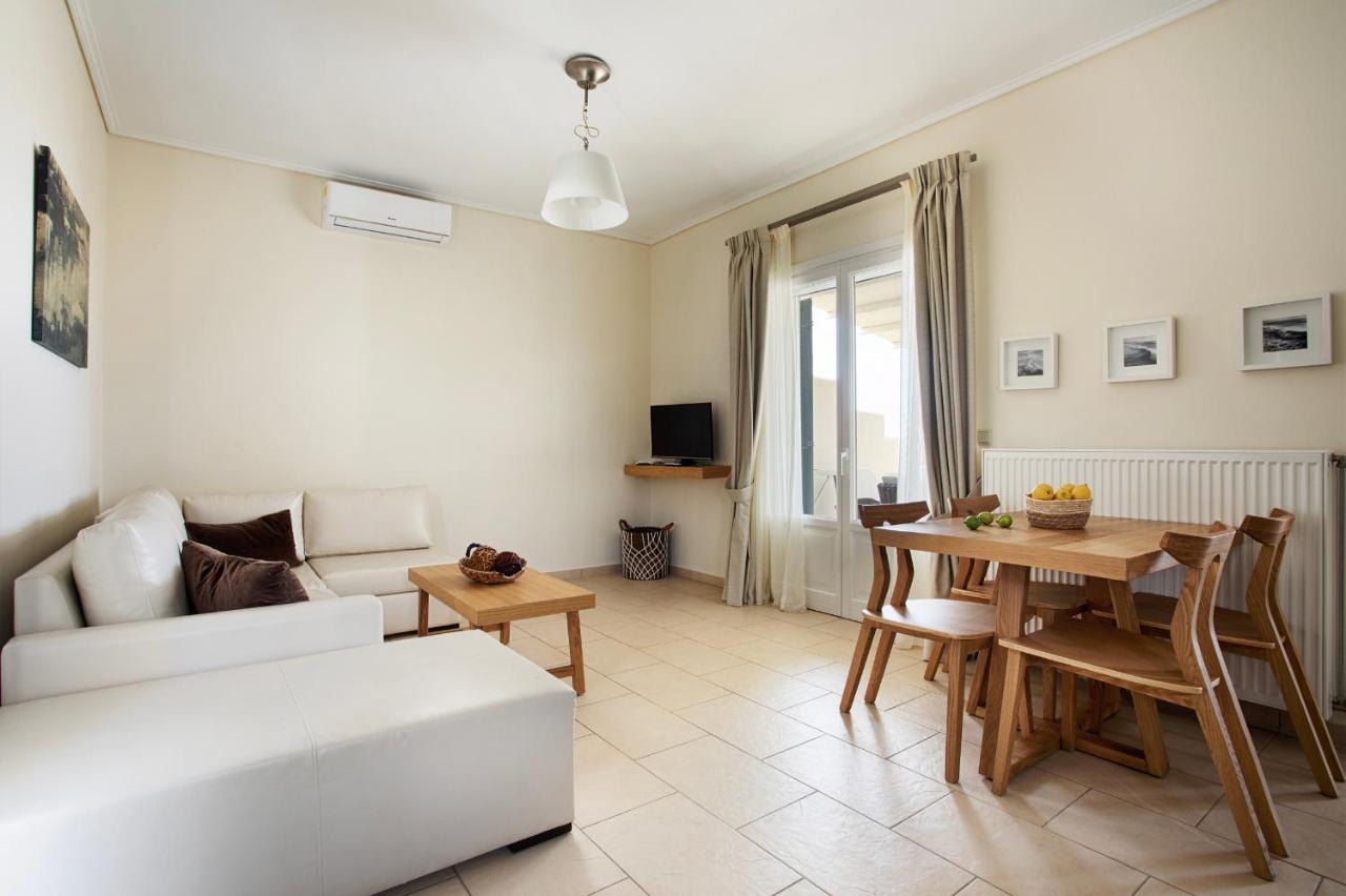 Aithra -agios Petros Andros Tatil Evi *